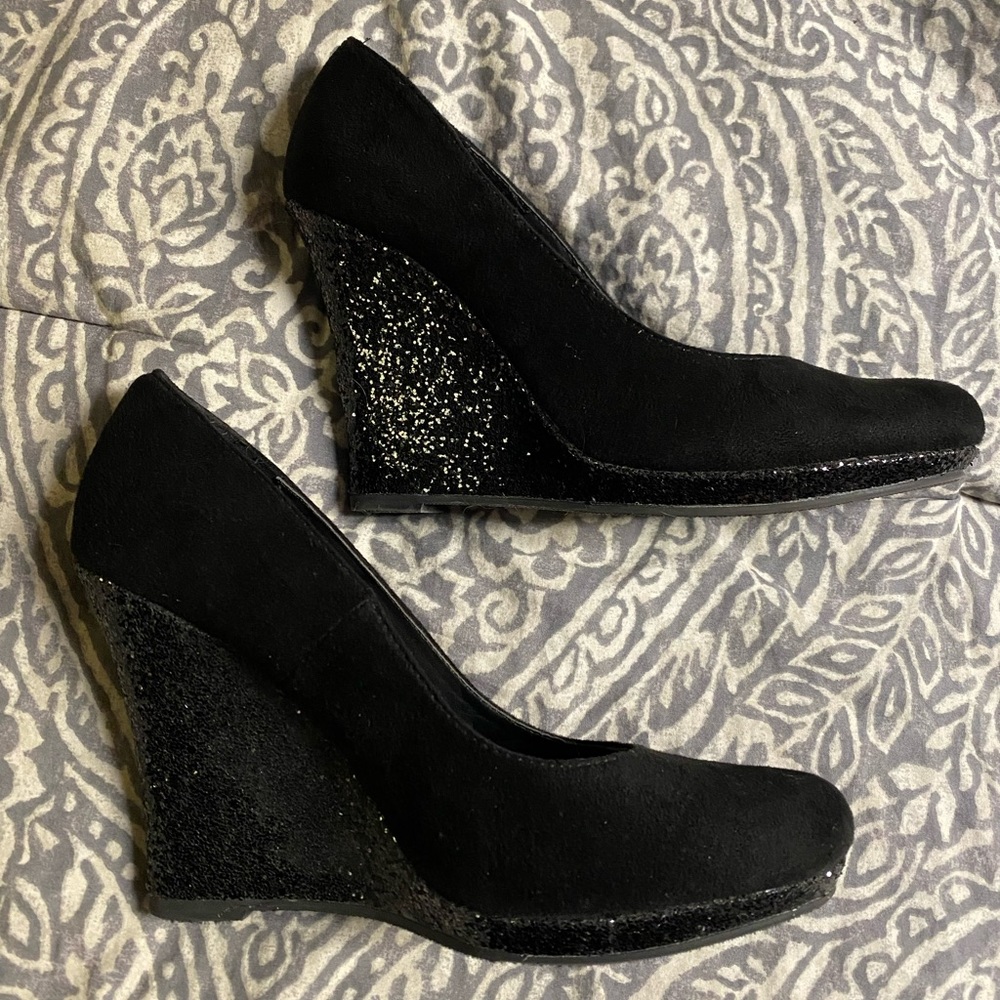 Women’s black wedge heel